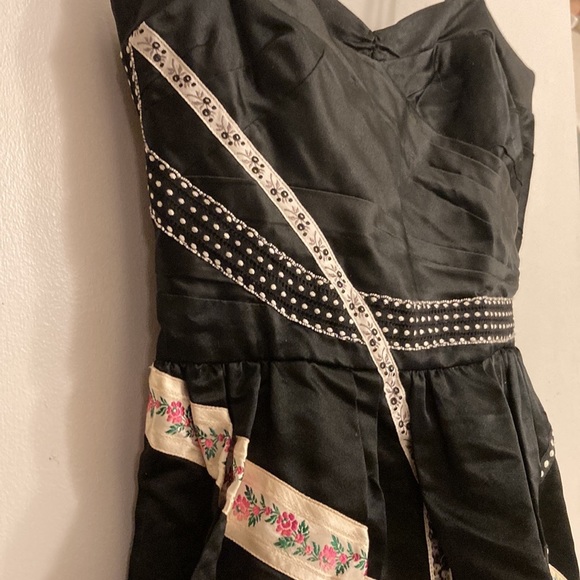 Beautiful Cynthia Rowley ribbon dress - Picture 5 of 10